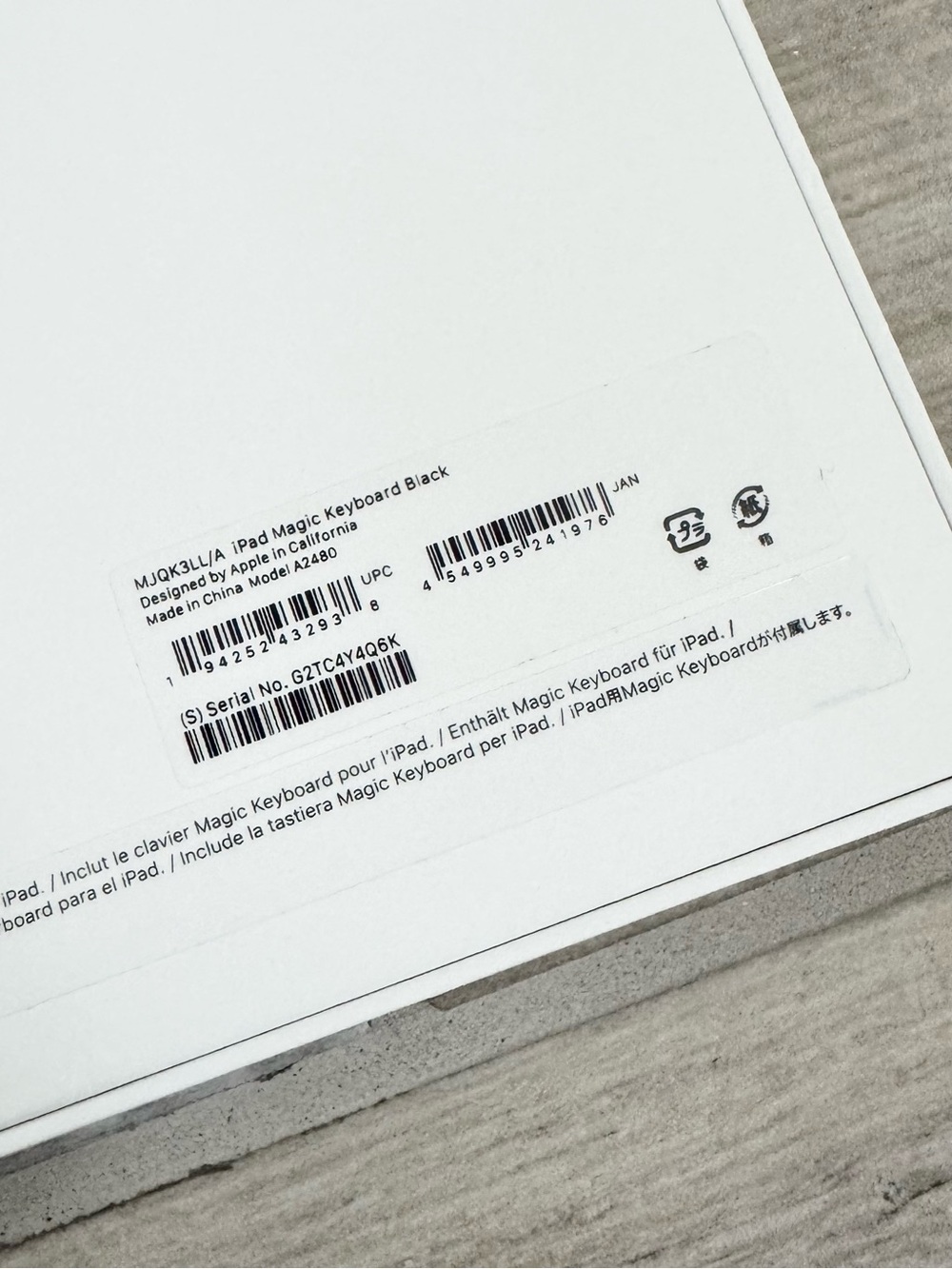 Apple Black iPad Magic Keyboard Case - Picture 6 of 9